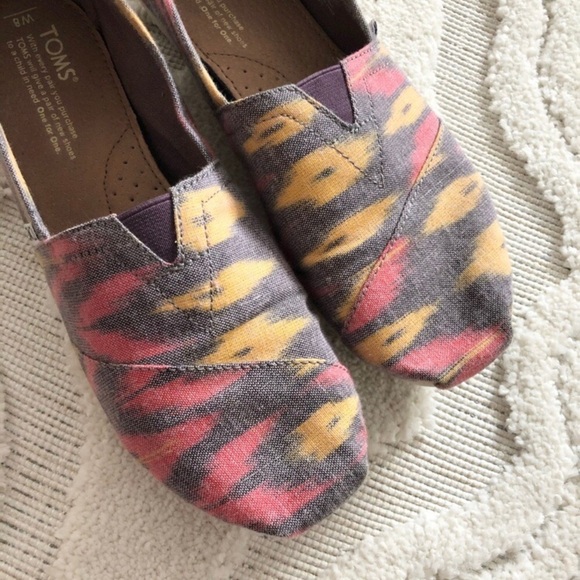 TOMS Classic Pink Multi Canvas Ikat Alpargatas - Picture 2 of 6